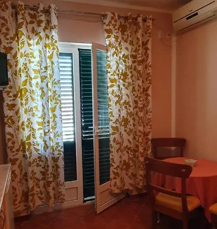 Lav Apartments Херцег-Нови Экстерьер фото