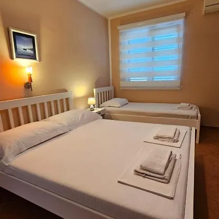 Lav Apartments Херцег-Нови Экстерьер фото