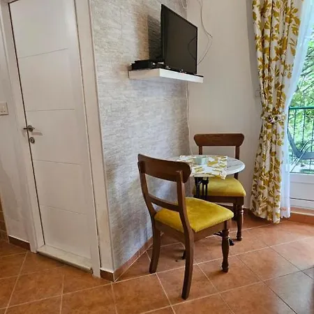 Lav Apartments Херцег-Нови Экстерьер фото