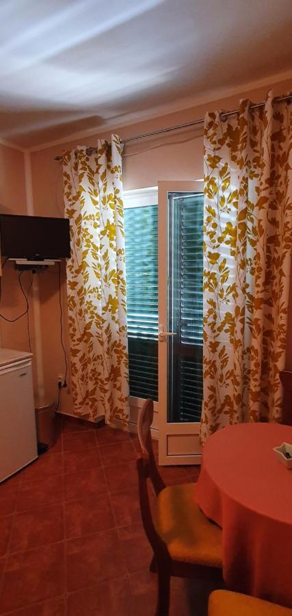 Apartment Lav